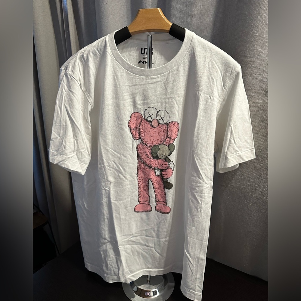 Uniqlo Kaws T-shirt Large
